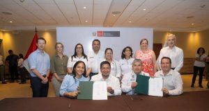 GOBERNADOR DE LORETO FIRMA IMPORTANTE DECLARATORIA CONJUNTA CONTRA EFECTO INVERNADERO