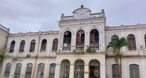 COLEGIO FERNANDO LORES TENAZOA LUCE MÁS DESCUIDADO