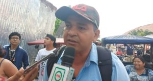 PADRES PIDEN A RENÉ CHÁVEZ QUE TERMINE COLEGIO ROSA AGUSTINA