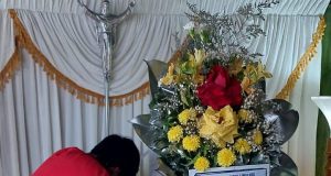 PIDEN APOYO PARA ENTERRAR A SU PADRE EN IZANA