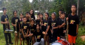 LOS NIÑOS MÚSICOS KUKAMA DE PADRE COCHA