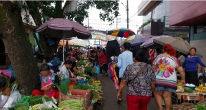 VENDEDORES DEL PUERTO LAO Y REQUENA DESOCUPARÁN LA VÍA