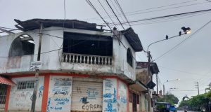 VIVIENDA ABANDONADA ES NIDO DE FUMONES