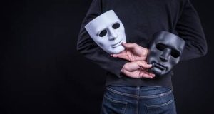 EL HOMBRE DE LAS DOS CARAS