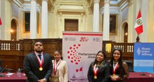 LORETANOS EN PARLAMENTO JOVEN BUSCAN MEJORES OPORTUNIDADES