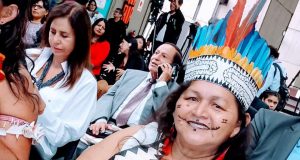 MUJER BORA CONDECORADA POR SU DEFENSA A LAS MUJERES