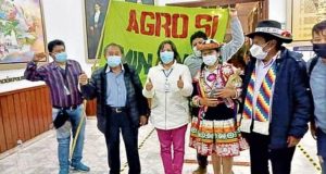 Dina Boluarte firmó compromiso contra Tía María en campaña, pero ahora busca reactivarlo