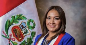 Congresista de APP acusada de «mochasueldo» quiere pagar multa en cómodas cuotas