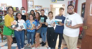 TIERRA NUEVA DONÓ LIBROS A CLUB LITERARIO “GENERACIÓN DEL 22”