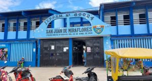 ALUMNOS DE I.E. SAN JUAN DE MIRAFLORES ESTUDIAN EN AMBIENTES INADECUADOS