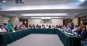 GOBERNADOR DE LORETO RENÉ CHÁVEZ PREDISPUESTO EN SOLUCIONAR CONFLICTO SOCIAL DEL PUINAHUA