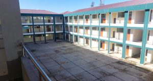 OBRA INCONCLUSA DE COLEGIO ROSA AGUSTINA CON VARIAS IMPERFECCIONES