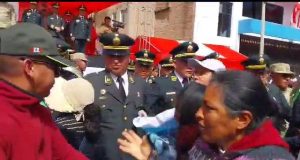 Juliaca: Manifestantes irrumpen en desfile militar y protestan por fallecidos