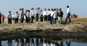 Piura: Ministros supervisan zonas afectadas por pasivos ambientales de hidrocarburos