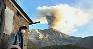 Volcán Ubinas reportó su primera explosión con emisión de cenizas que se dispersan a 10 kilómetros