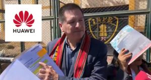 Congresista Aragón viajó a Europa auspiciado por Huawei y luego apoyó leyes que favorecen a la empresa