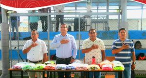 ALCALDE OLMEX ESCALANTE COMPROMETIDO CON EL DEPORTE ENTREGA UNIFORMES DEPORTIVOS A MÁS DE 80 JÓVENES