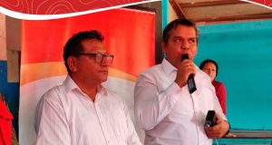 ALCALDE OLMEX ESCALANTE ENTREGA MATERIALES PARA CONSTRUIR TECHO LATERALES DEL MERCADO NUEVA VENECIA