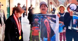 Ayacucho: Ciudadanos rechazan presencia de Patricia Benavides y le gritan «fiscal bamba»