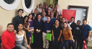 JAVIER VÁSQUEZ PRESENTÓ “CONFESIONES A UNA MOSCA/SONETOS LISIADOS” EN MANAUS