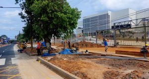 CONSTRUCTORA DE MALL AVENTURA EJECUTA TRABAJOS EN AV.QUIÑONES