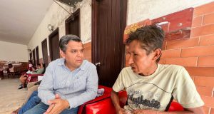 ALCALDE OLMEX ESCALANTE ATIENDE A PEQUEÑO QUE SUFRIÓ ACCIDENTE