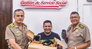 GOBERNADOR ENTREGA A LA PNP SCANERS DE LECTORES DE CÓDIGOS DE BARRA PARA ENCONTRAR REQUISITORIADOS