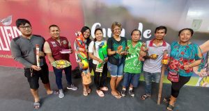 ARTESANOS OFRECEN PRODUCTOS EN MALL AVENTURA