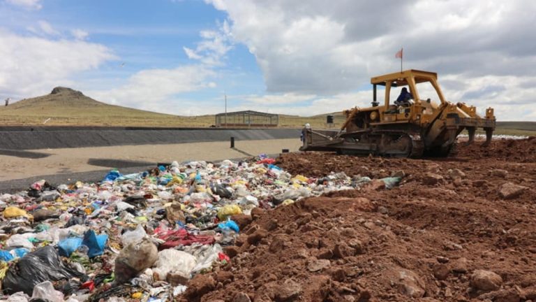 Contaminación ambiental: El mal manejo de la basura amenaza a comunidades campesinas en Puno