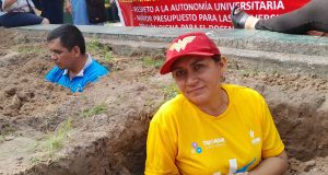 DOCENTES DE LA UNAP SE ENTIERRAN POR HOMOLOGACIÓN DE SUELDOS