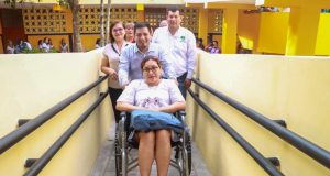 GOBERNADOR REGIONAL DE LORETO INAUGURA RAMPA DE ACCESO EN PEDAGÓGICO LORETO