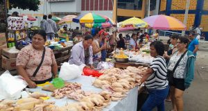 COMERCIANTES DEBEN DESPEJAR EXTERIORES DE MERCADO MODELO