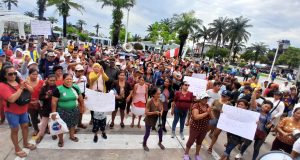 COMERCIANTE DE MERCADO MODELO PROTESTAN POR FALTA DE PUESTOS