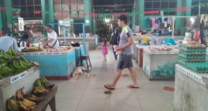 COMERCIANTES DE MERCADO CENTRAL CON BAJAS VENTAS POR MERCADO MODELO