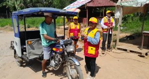 COBRAN PEAJE PARA ARREGLAR VÍA