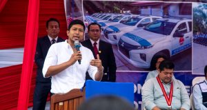 ROY SALDAÑA RECIBIÓ CAMIONETAS Y MOTOS PARA SEGURIDAD CIUDADANA EN YURIMAGUAS