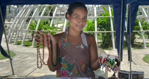 OFERTAN ARTESANÍAS EN PLAZA BOLOGNESI