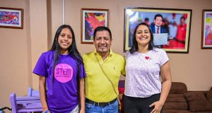 GOBERNADOR DR. RENÉ CHÁVEZ RESPALDA A ESTUDIANTE QUE VISITARÁ LA NASA