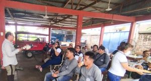 La Gerencia Regional de Salud Loreto, liderado por el M.F. Yuri Alegre Palomino, a través de la Dirección de Salud Ambiental, continúa fortaleciendo las capacidades del equipo de la base de operaciones de la Unidad de Vigilancia Entomologica y Control Vectorial, para implementar el uso del aspirador Prokopack como actividad cotidiana para las actividades de vigilancia y control del vector Aedes aegypti con el apoyo del equipo del NAMRU SOUTH.