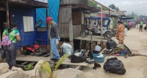 MUNICIPALIDAD DE PUNCHANA RECOGE 5 TONELADAS DE BASURA EN EL A.H. SIMÓN BOLÍVAR