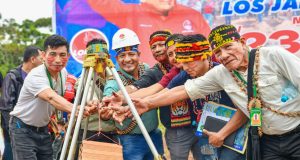 GOBERNADOR DR. RENÉ CHÁVEZ COLOCA PRIMER LADRILLO EN OBRA DE MEJORAMIENTO EDUCATIVO EN ANDOAS