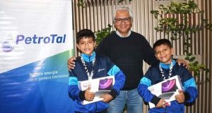 JÓVENES AJEDRECISTAS APOYADOS POR PETROTAL