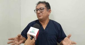 MÉDICOS PARALIZAN ATENCIONES