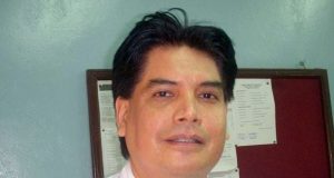 EN LOS DESFILES NO SE PROTEGE A ESCOLARES DEL SOL