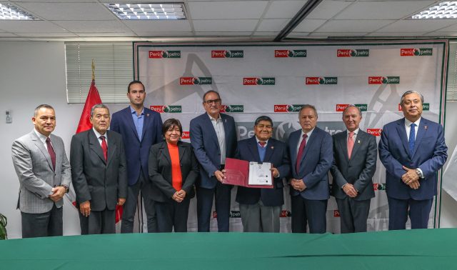 RÓMULO MUCHO - MINISTRO DE ENERGÍA Y MINAS