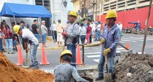 La comuna provincial de Maynas ha iniciado las labores de relleno en la intersección de la Jr. Putumayo con la calle Próspero, lugar donde se produjo recientemente un hundimiento de la vía a causa de una avería en la red de agua potable.
