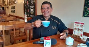 SU PASIÓN ES EL CAFÉ