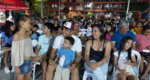 ¡Punchana tiene talento! La Plaza Stella Maris acogió una noche emocionante de arte y cultura gracias al alcalde Olmex Escalante Chota.