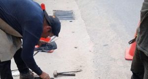 La Municipalidad Distrital de Punchana, a través de la Unidad de Transporte, Tránsito, Viabilidad, Vehículos y Máquinas, realizó el trabajo de reposición de tapas de buzones en diversas calles del distrito de Punchana.