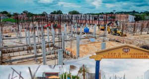 GOBERNADOR DR. RENÉ CHÁVEZ SUPERVISA OBRA DE S/ 33’473,128 DEL COLEGIO FE Y ALEGRÍA EN SAN JUAN BAUTISTA